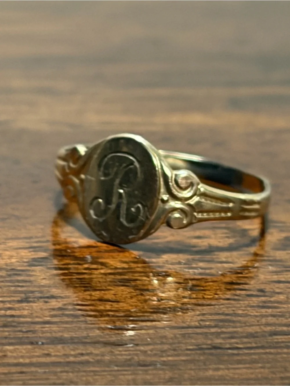 Fine 10K Yellow Gold Small Childrens personalized R Ring size 4